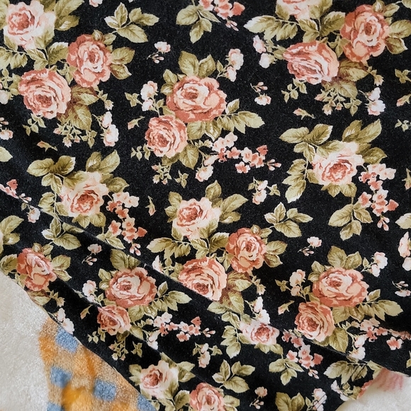 🖤 FLORAL VINTAGE GORGEOUS SAGE CREAM BEIGE TAN BROWN ROSE GRAPHIC SHORT SKIRT - Picture 5 of 5